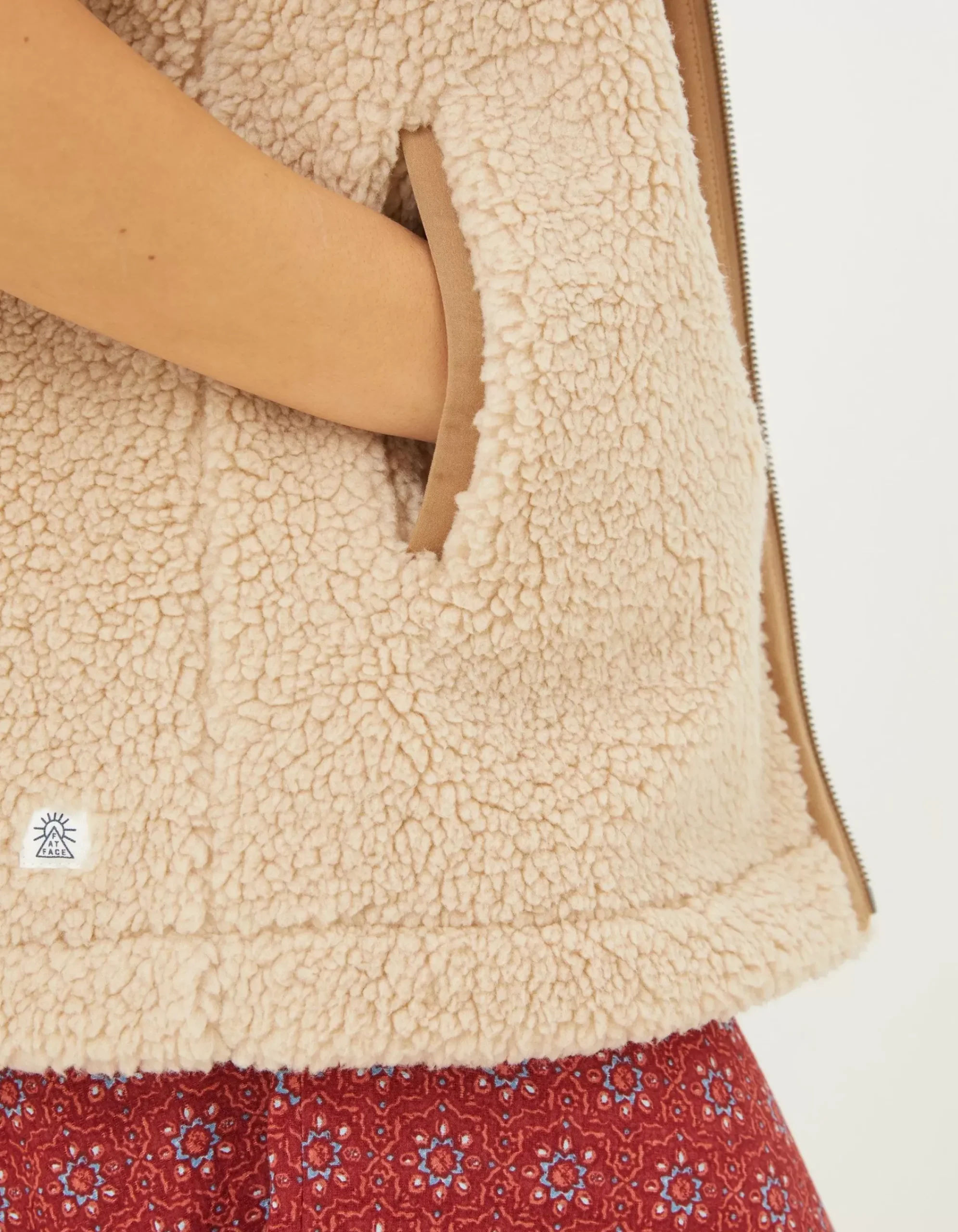 FatFace Murphy Fleece Gilet Ivory Hot