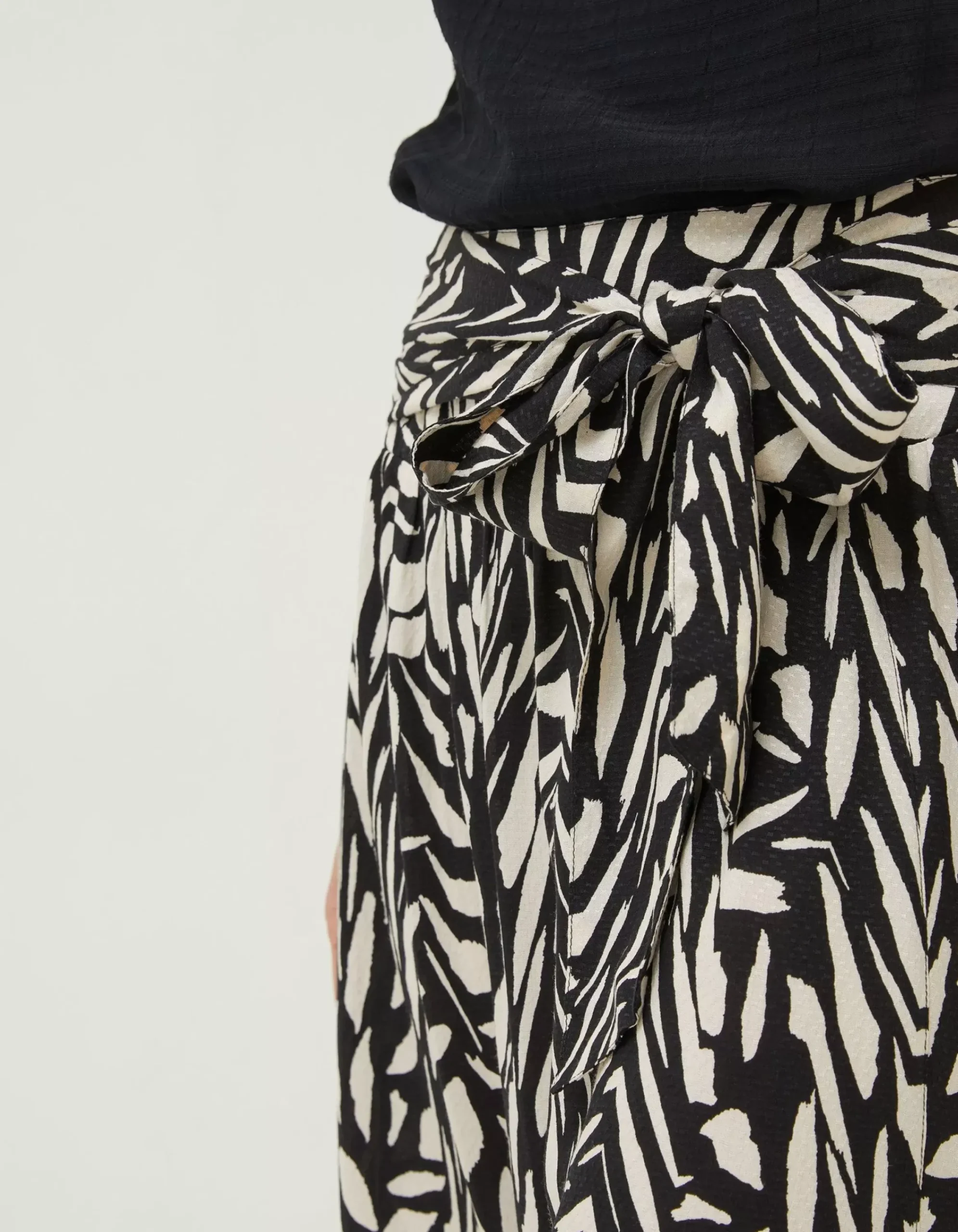 FatFace Sasha Paintstroke Midi Skirt Black New